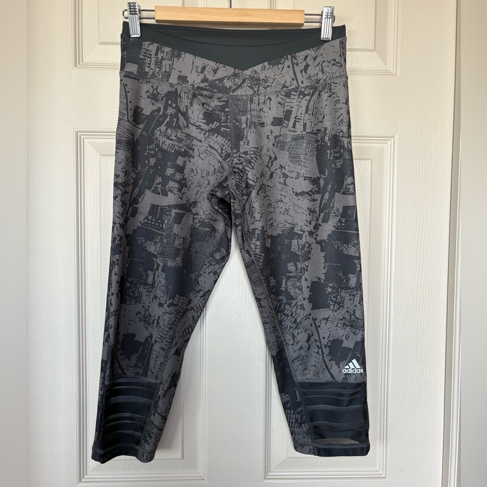 Adidas Supernova Charcoal Graphic Cropped Leggings with Mesh